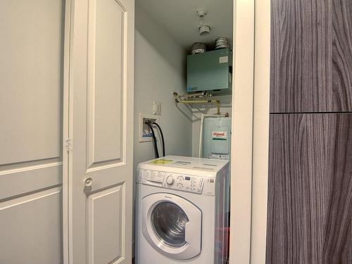 Bathroom - 205-2525 Av. Des Érables, Montréal (Ville-Marie), QC - Indoor Photo Showing Laundry Room