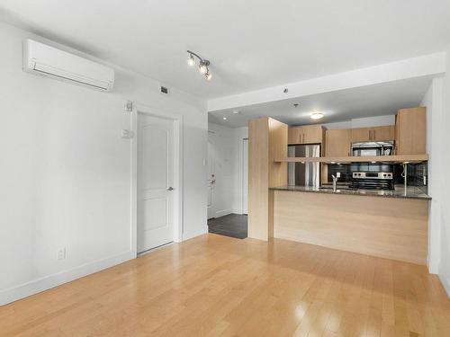 Salle Ã  manger - 205-2525 Av. Des Érables, Montréal (Ville-Marie), QC - Indoor Photo Showing Kitchen