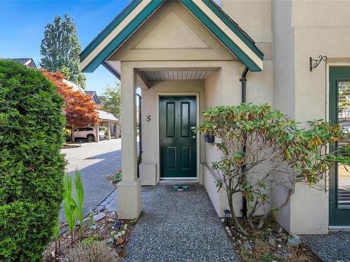 5-2633 Shelbourne St, Victoria, BC 