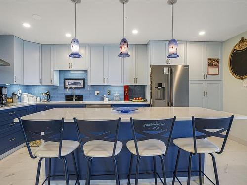 408-5110 Cordova Bay Rd, Saanich, BC - Indoor Photo Showing Kitchen With Upgraded Kitchen