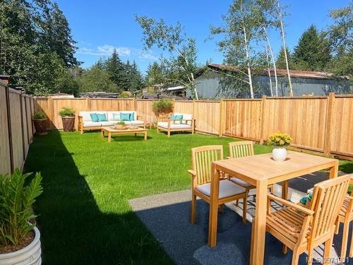 B-2118 Nikola Pl, Campbell River, BC - Outdoor With Backyard