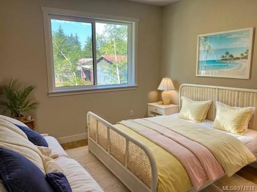 B-2118 Nikola Pl, Campbell River, BC - Indoor Photo Showing Bedroom