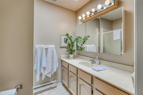 409-195 Warren Avenue, Penticton, BC - Indoor Photo Showing Bathroom