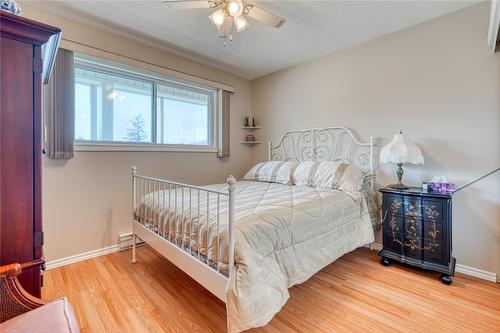 409-195 Warren Avenue, Penticton, BC - Indoor Photo Showing Bedroom