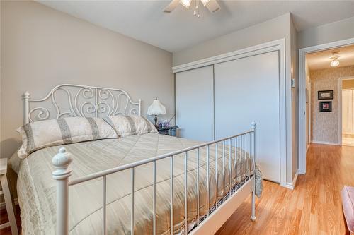 409-195 Warren Avenue, Penticton, BC - Indoor Photo Showing Bedroom