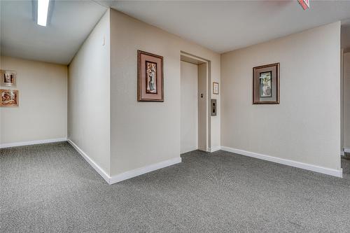 409-195 Warren Avenue, Penticton, BC - Indoor Photo Showing Other Room