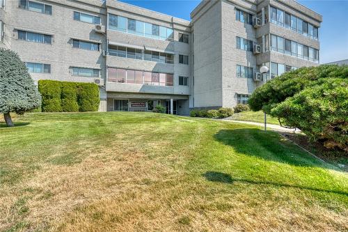 409-195 Warren Avenue, Penticton, BC - Outdoor