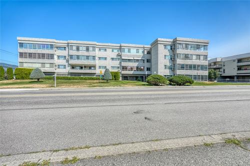 409-195 Warren Avenue, Penticton, BC - Outdoor With Balcony With Facade