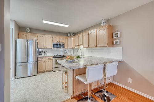 409-195 Warren Avenue, Penticton, BC - Indoor Photo Showing Kitchen