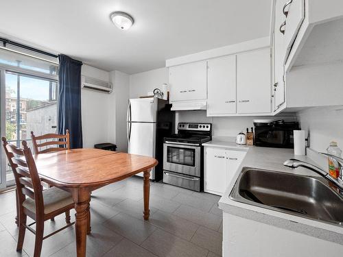 Cuisine - 1433  - 1435 Av. D'Orléans, Montréal (Mercier/Hochelaga-Maisonneuve), QC - Indoor Photo Showing Kitchen