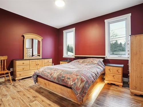 Bedroom - 239  - 241 Rue De La Rivière, Bedford - Ville, QC - Indoor Photo Showing Bedroom