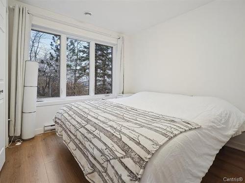 Bedroom - 239  - 241 Rue De La Rivière, Bedford - Ville, QC - Indoor Photo Showing Bedroom