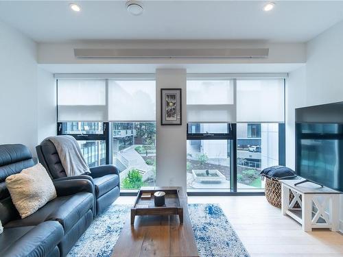 N216-1105 Pandora Ave, Victoria, BC - Indoor Photo Showing Living Room