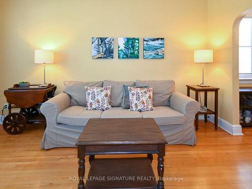 289 Warden Ave, Toronto, ON - Indoor Photo Showing Living Room