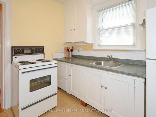 289 Warden Ave, Toronto, ON - Indoor Photo Showing Kitchen