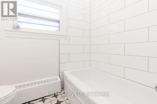 37 Donald Street, Barrie (Queen'S Park), ON - Indoor Photo Showing Bathroom