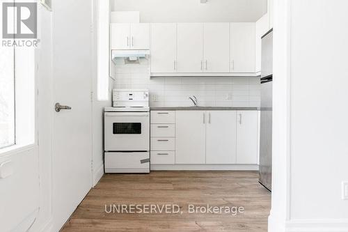 37 Donald Street, Barrie (Queen'S Park), ON - Indoor Photo Showing Kitchen