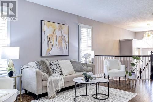 43 Hunter Road, Orangeville, ON - Indoor Photo Showing Living Room