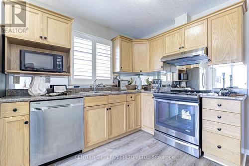 43 Hunter Road, Orangeville, ON - Indoor Photo Showing Kitchen With Double Sink