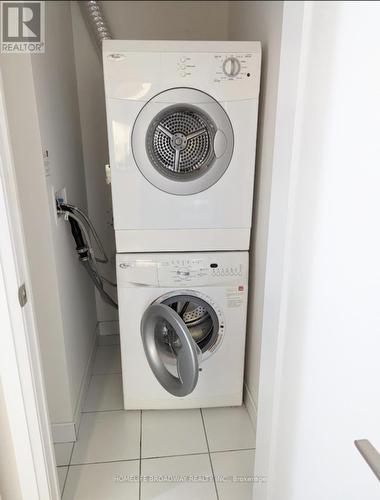 506 - 18 Graydon Hall Drive, Toronto (Parkwoods-Donalda), ON - Indoor Photo Showing Laundry Room