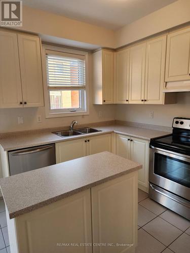 35 Sea Drifter Crescent, Brampton, ON - Indoor Photo Showing Kitchen With Double Sink