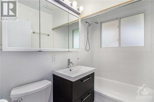 2529 Roman Avenue, Ottawa, ON - Indoor Photo Showing Bathroom