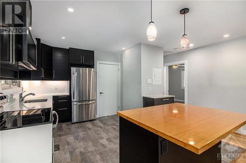 2529 Roman Avenue, Ottawa, ON - Indoor Photo Showing Kitchen With Upgraded Kitchen