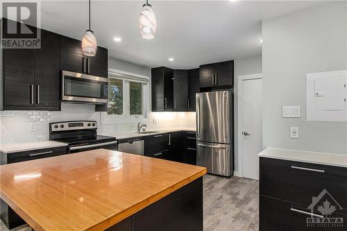 2529 Roman Avenue, Ottawa, ON - Indoor Photo Showing Kitchen With Upgraded Kitchen