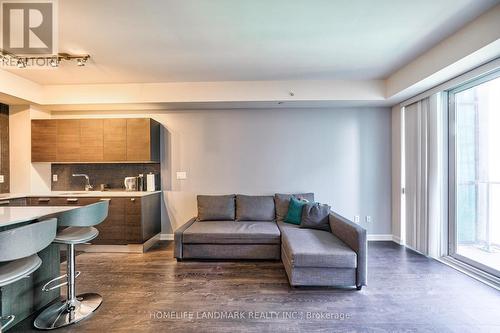 3004 - 9 Bogert Avenue, Toronto (Lansing-Westgate), ON - Indoor Photo Showing Living Room