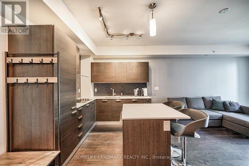 3004 - 9 Bogert Avenue, Toronto (Lansing-Westgate), ON - Indoor Photo Showing Kitchen With Upgraded Kitchen