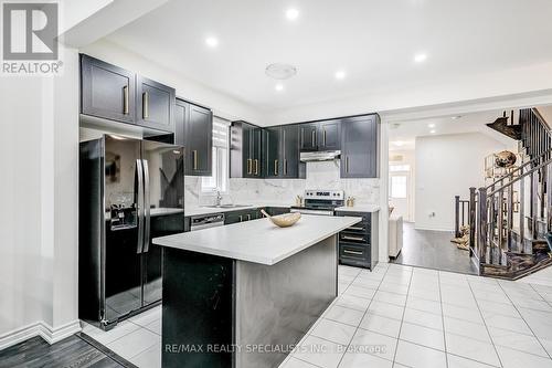 90 Ferragine Crescent, Bradford West Gwillimbury (Bradford), ON - Indoor Photo Showing Kitchen With Double Sink With Upgraded Kitchen