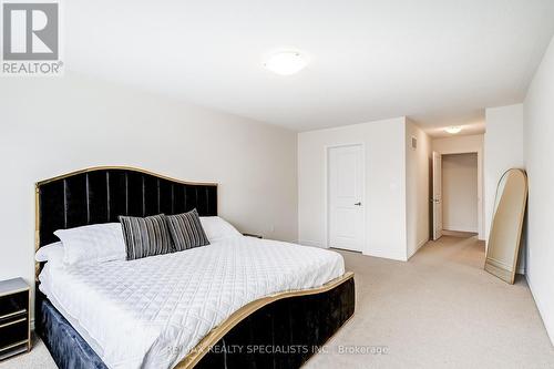 90 Ferragine Crescent, Bradford West Gwillimbury (Bradford), ON - Indoor Photo Showing Bedroom