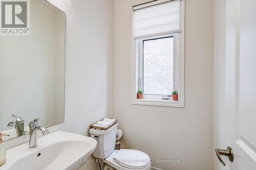 90 Ferragine Crescent, Bradford West Gwillimbury (Bradford), ON - Indoor Photo Showing Bathroom