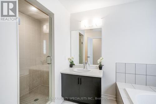 90 Ferragine Crescent, Bradford West Gwillimbury, ON - Indoor Photo Showing Bathroom