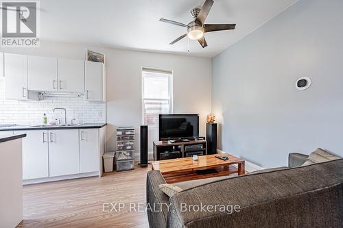 289 Old Weston Road, Toronto (Weston-Pellam Park), ON - Indoor Photo Showing Kitchen