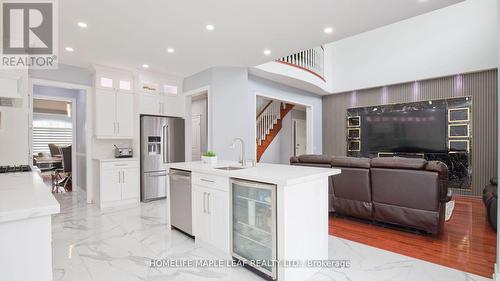 44 Eaglesprings Crescent, Brampton (Bram East), ON - Indoor Photo Showing Kitchen With Upgraded Kitchen