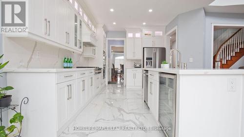 44 Eaglesprings Crescent, Brampton (Bram East), ON - Indoor Photo Showing Kitchen With Upgraded Kitchen