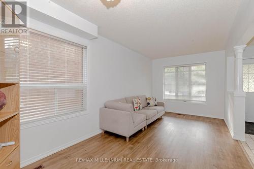 3256 Camberwell Drive, Mississauga (Churchill Meadows), ON - Indoor Photo Showing Living Room