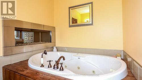 65 Big Sound Road, Mcdougall, ON - Indoor Photo Showing Bathroom