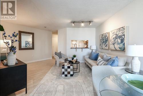 1625 - 77 Maitland Place, Toronto (Cabbagetown-South St. James Town), ON - Indoor Photo Showing Living Room