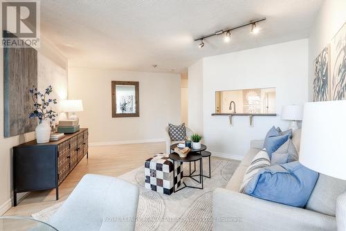 1625 - 77 Maitland Place, Toronto (Cabbagetown-South St. James Town), ON - Indoor Photo Showing Living Room