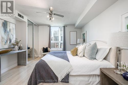 1625 - 77 Maitland Place, Toronto (Cabbagetown-South St. James Town), ON - Indoor Photo Showing Bedroom