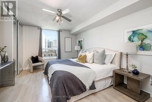 1625 - 77 Maitland Place, Toronto (Cabbagetown-South St. James Town), ON - Indoor Photo Showing Bedroom