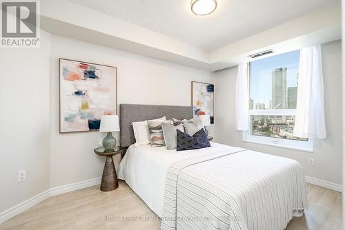 1625 - 77 Maitland Place, Toronto (Cabbagetown-South St. James Town), ON - Indoor Photo Showing Bedroom