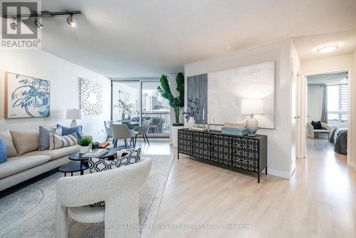 1625 - 77 Maitland Place, Toronto (Cabbagetown-South St. James Town), ON - Indoor Photo Showing Living Room