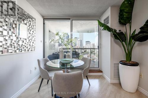 1625 - 77 Maitland Place, Toronto (Cabbagetown-South St. James Town), ON - Indoor Photo Showing Dining Room