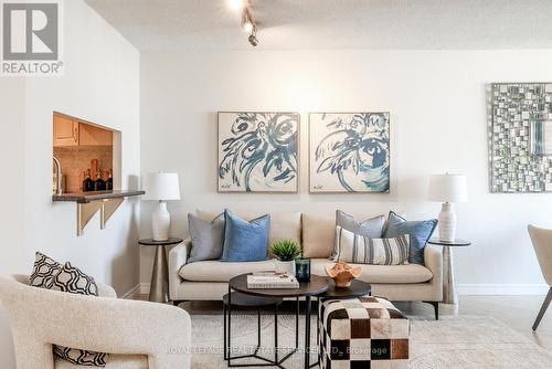 1625 - 77 Maitland Place, Toronto (Cabbagetown-South St. James Town), ON - Indoor Photo Showing Living Room