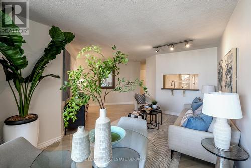 1625 - 77 Maitland Place, Toronto (Cabbagetown-South St. James Town), ON - Indoor Photo Showing Living Room