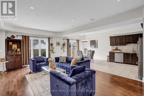 17 Lagoon Avenue, Hamilton (Hamilton Beach), ON - Indoor Photo Showing Living Room