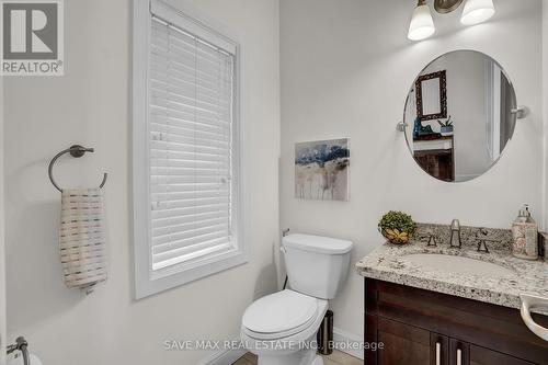 17 Lagoon Avenue, Hamilton (Hamilton Beach), ON - Indoor Photo Showing Bathroom